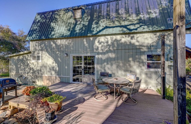 Art on the Ridge ~ 3-bedroom house in Vallecito with WiFi/heat/AC