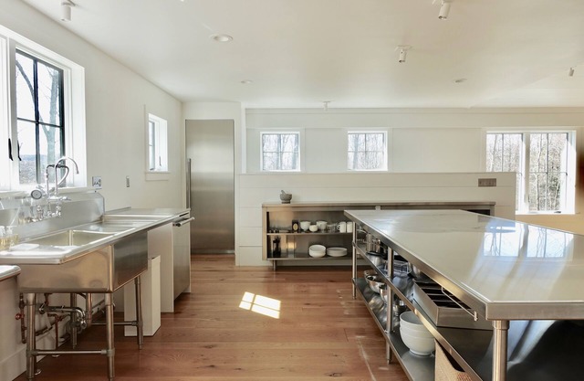 Art Studio House in Private Mountaintop Nature Preserve