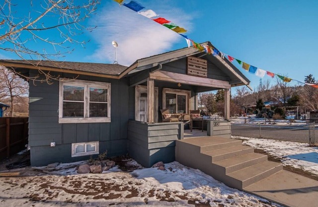 Artful Cake House Retreat | Trails & Park Nearby