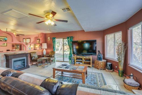 Artfully Decorated Cottonwood Home Pets Welcome!