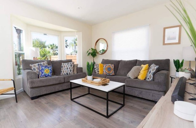 Artfully-styled bungalow in the heart of it all!