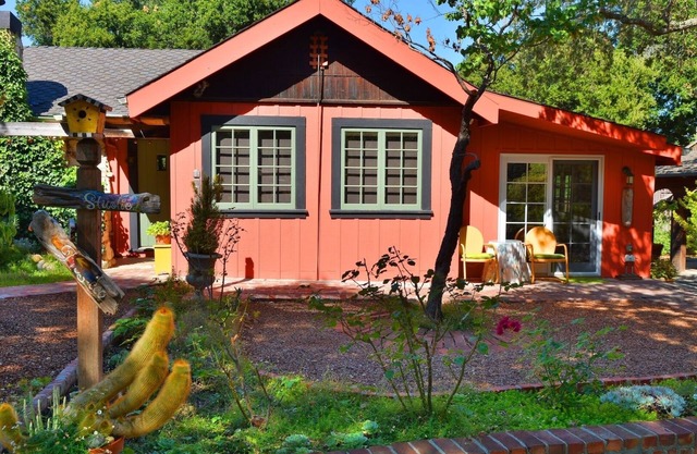 Artist's Library Garden Apartment für zwei Personen