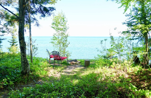 Artist's Perch auf Madeline Island mit Blick auf die Big Bay und einen kurzen Spaziergang zum Strand