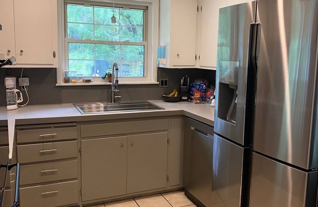 Artistic 3-bedroom house in lovely Fayetteville with a great vibe