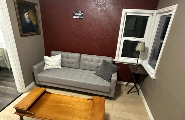 Artistic Apartment Near Downtown