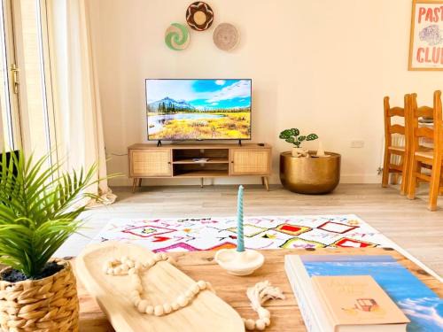 Artistic, Bright & Spacious 3 Bedroom Home