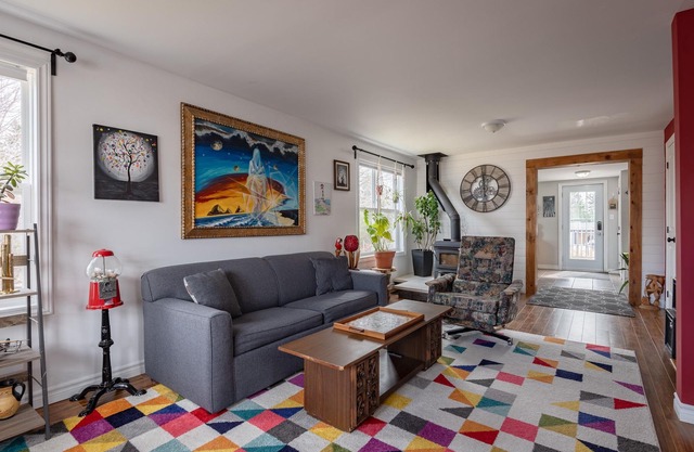 Artistic Getaway Near Halifax | King Bed, Spacious Deck & Fire Pit