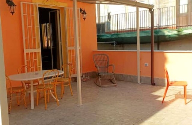 Artists' refuge with large terrace in the heart of downtown