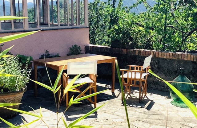Artists' Villa, 4 bedrooms, large terrace, great views, Cinque Terre 40 min.!