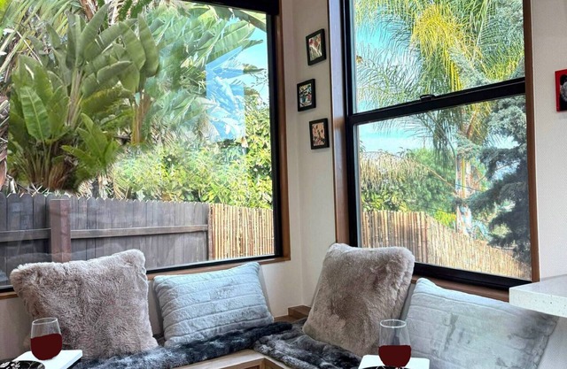 ArtNest: Full Kitchen & bath, Dishwasher, W/D, Firepit, Private, Parking, Safe