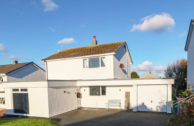 ARTRO, pet friendly, country holiday cottage in Cemaes Bay