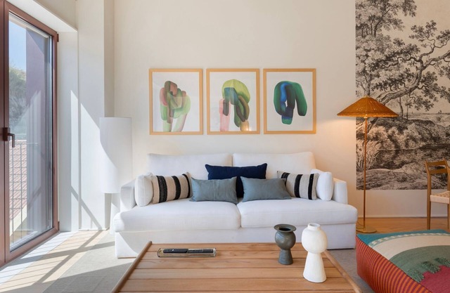 Artsy 3BDR Duplex by LovelyStay
