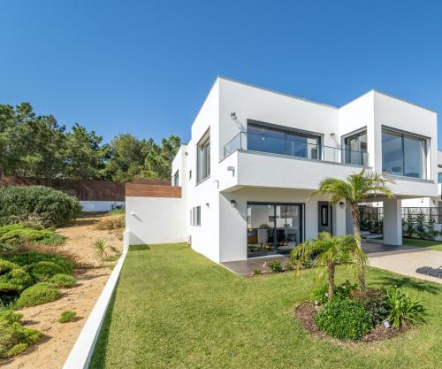 As Andorinhas - Walking distance to Monte Clerigo and Amoreira beaches