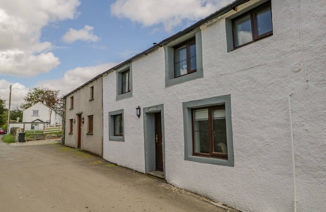 ASHNESS, pet friendly, character holiday cottage in Keswick