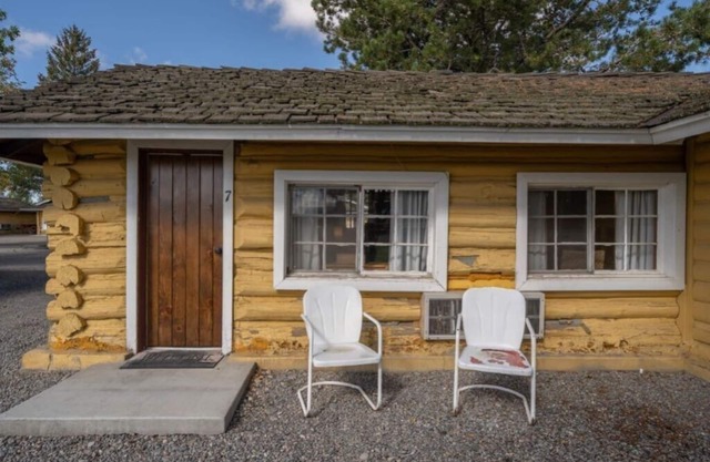 Ashton Historic Log Cabins 7