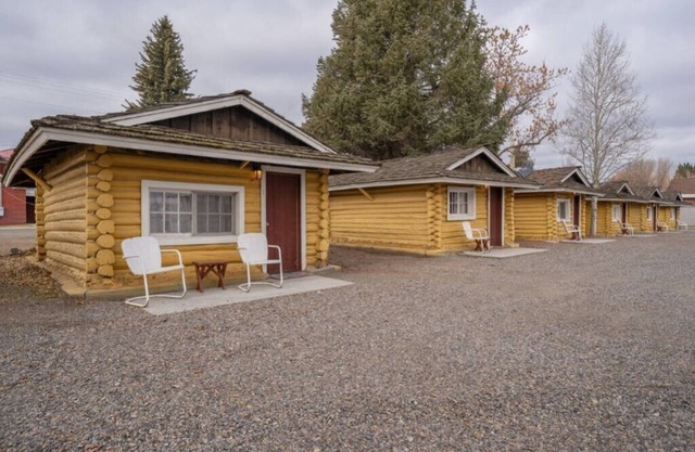 Ashton Historic Log Cabins 8
