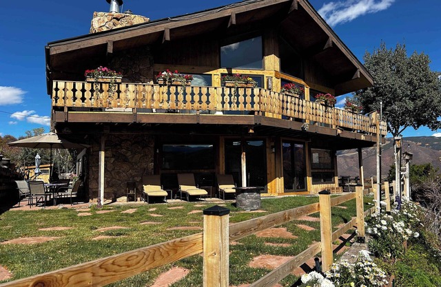 Aspen Snowmass Chalet, Expansive Mtn views, Grill, Parking