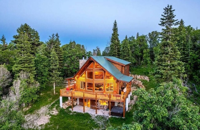 Aspen - Modern Log Cabin