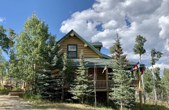NEU! Aspen Sunset Log Cabin - umgeben von Espenbäumen und einer herrlichen Aussicht