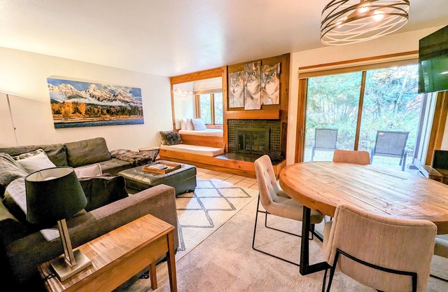 Schöne Mountain Condo in toller Lage. 5 Meilen nach JHMR und 8 nach Jackson!