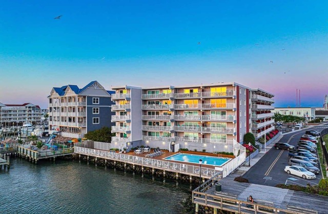 Assateague House 204 2BR 2BA Bayfront Condo w/pool