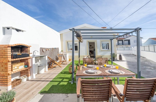 Assenta Beach House - 2 bedroom house with patio