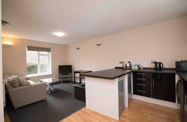 Aston Henry James…Cosy flat close to train station and town centre.