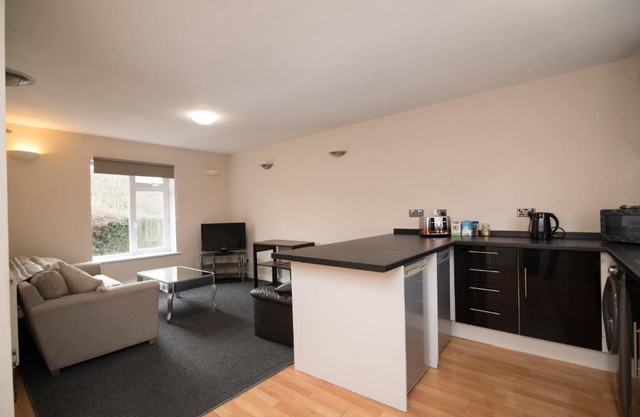 Aston Henry James Courtlands Cosy apartment close to Maidenhead train station
