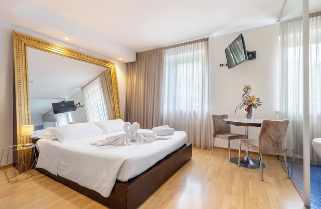 Aston Hotel