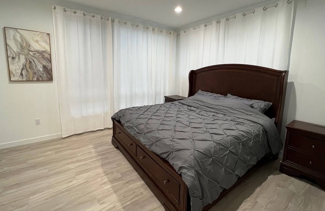 Astonishing Alki Accommodation - 2b/2.5ba 5 min from the beach!