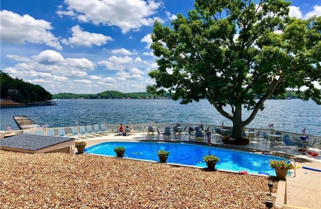 Astonishing view/Relaxing/Lakefront condo. Outdoor pool & Boat slip included.