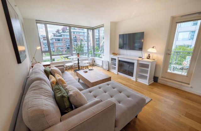 Astoria Elegance Contemporary Suite in one of Victoria's Best Buildings by Victoria Prime!