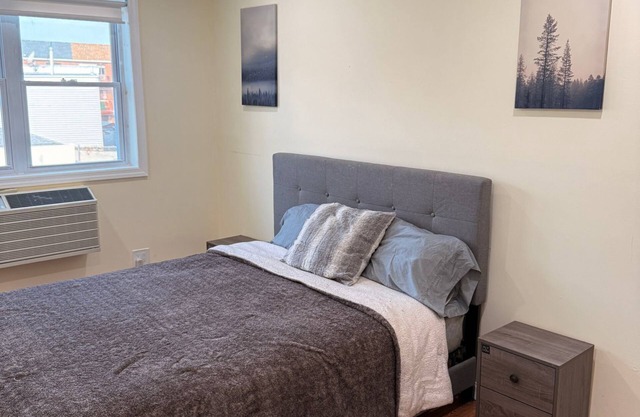 Astoria Gem: Comfort & Style