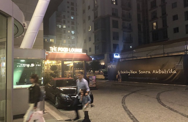 In Bahçeşehir in der Nähe des Einkaufszentrums Akbatı. 35 min zum neuen Flughafen.
