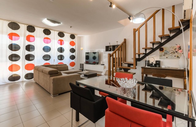At Dario's house: a stone's throw from the sea with parking space
