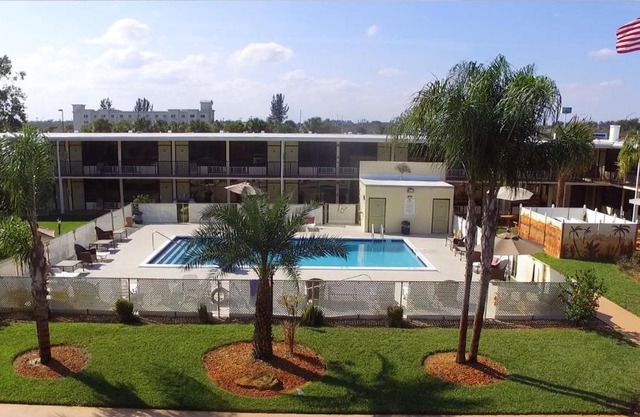 At Home Inn - Fort Pierce