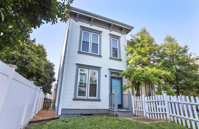 At home near Lafayette Square Pet-Friendly