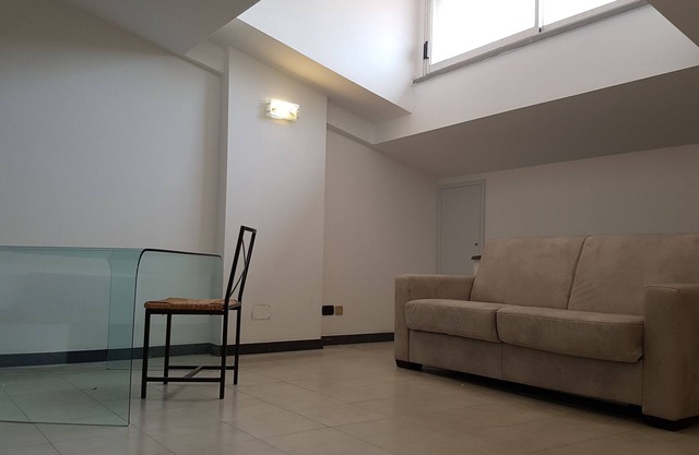 DAS MEER. hoch, modernes Loft, Autos und Kiefernwald Ort