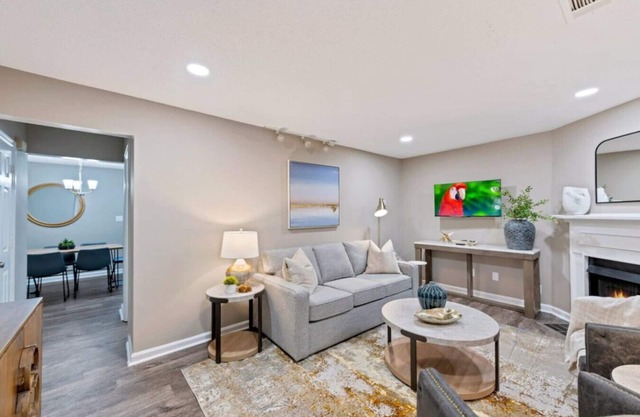 ATH - Downtown Woodstock Luxury - Walk to Cherokee Amphitheater (1/4 mile) 3 Bedroom