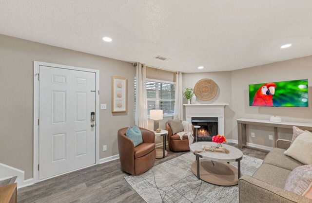 ATH - Downtown Woodstock Luxury - Walk to Cherokee Amphitheater (1/4 mile) 3 Bedroom