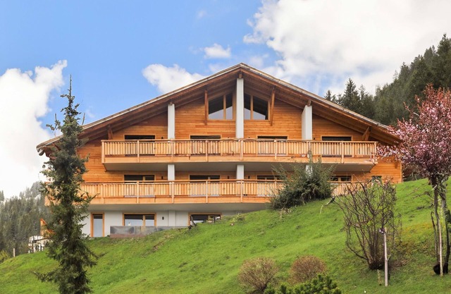 Athena 6 by Interhome