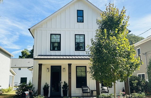 Athens Luxury - King Master ~ 3Bdrm Home ~ 1 mile to Downtown ~ Minutes to UGA