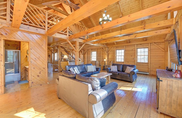Athol Cabin w/ Deck & Fire Pit, 10 Mi to Lake