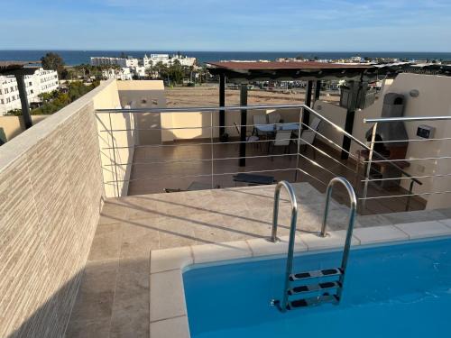 Atico con piscina privada vistas al mar