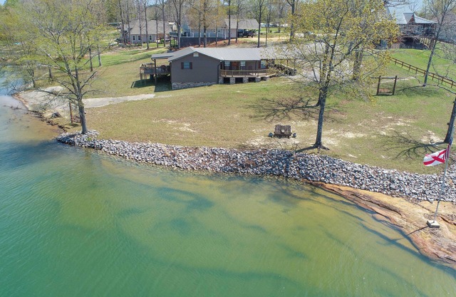 Atkins Point: 3 BR, 2 BA in Arley, Sleeps 6