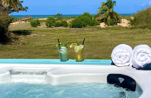 Atlantic Beach House w/Ocean View Hottub on Quiet Beach, king beds, fast WiFi