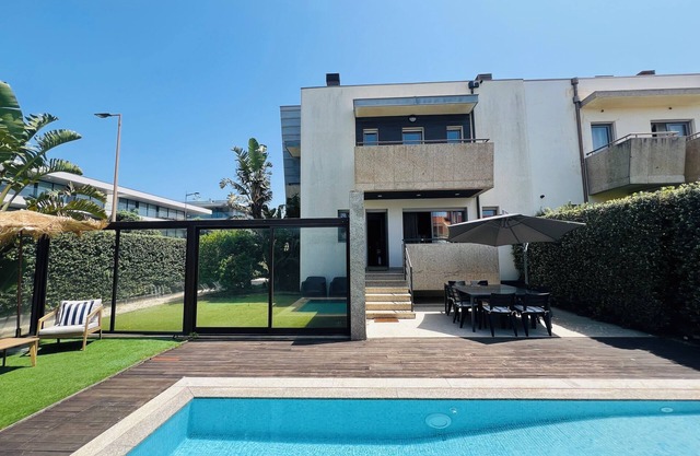 Atlantic House - Beachfront Luxury House