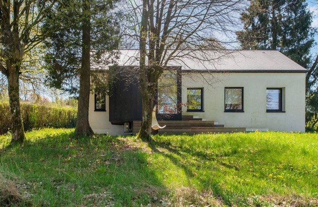 Atmospheric holiday home in Paliseul with sauna