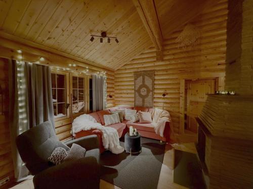 Atmospheric log cabin by the ski tracks