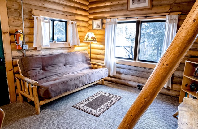 Atmospheric woodland cabin with firepit, near Glacier & Flathead Lake